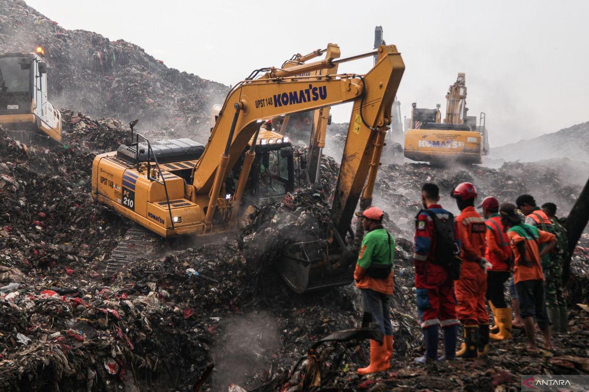 Heavy rain raises danger of further landslides at Bantargebang: BNPB