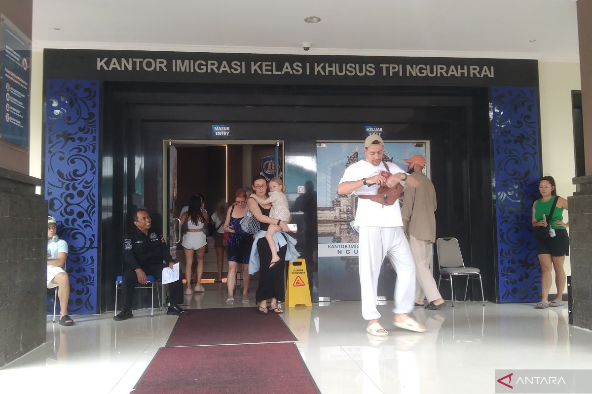 Bali Immigration Waives Overstay Fines for 35 Foreign Nationals Affected by Middle East Crisis