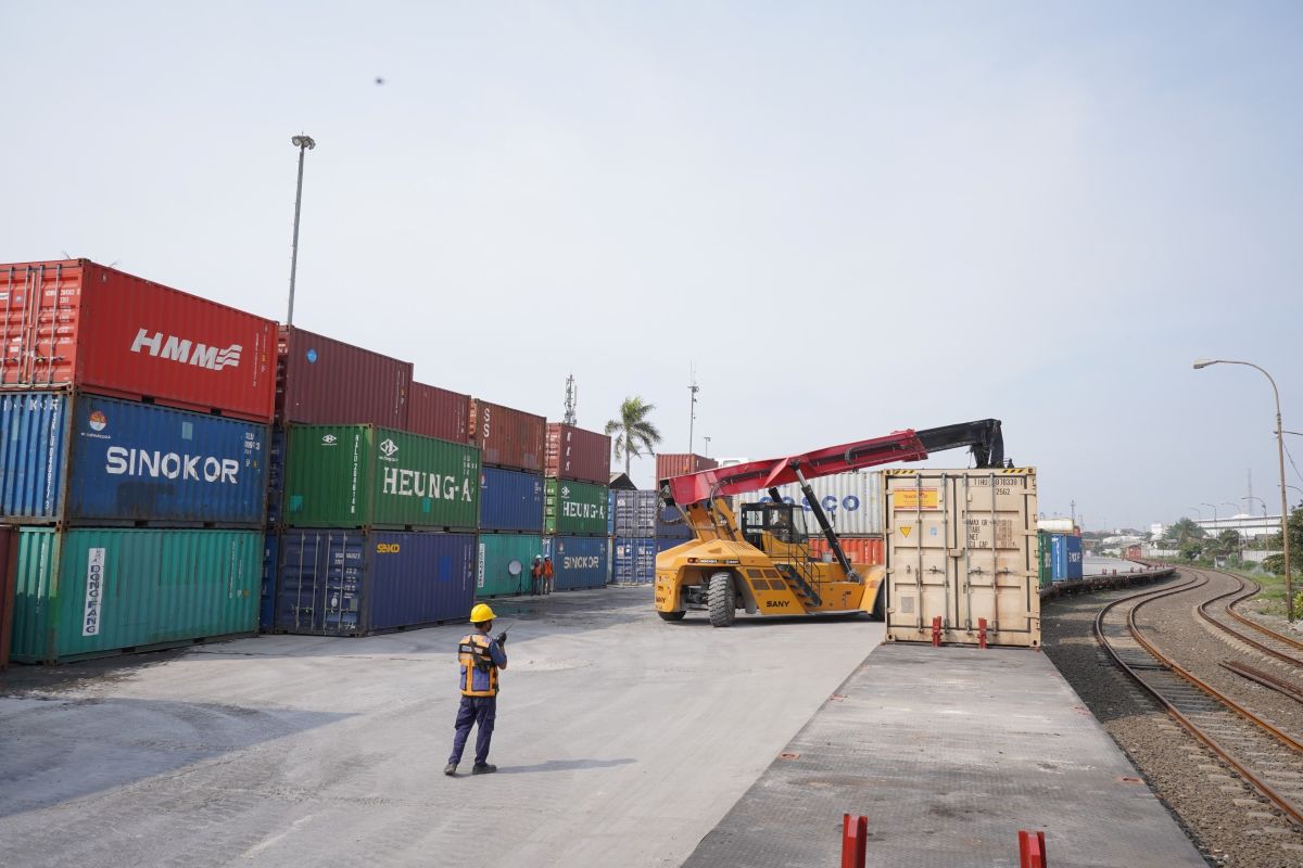 Demand Surge Prompts KAI Logistik to Double Kalog 3 Train Service Frequency