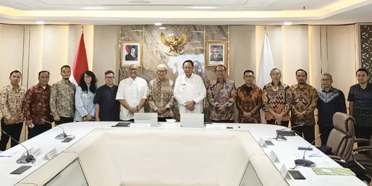 Governor Gusnar Discusses Gorontalo Half Marathon With Investment Ministry Secretary