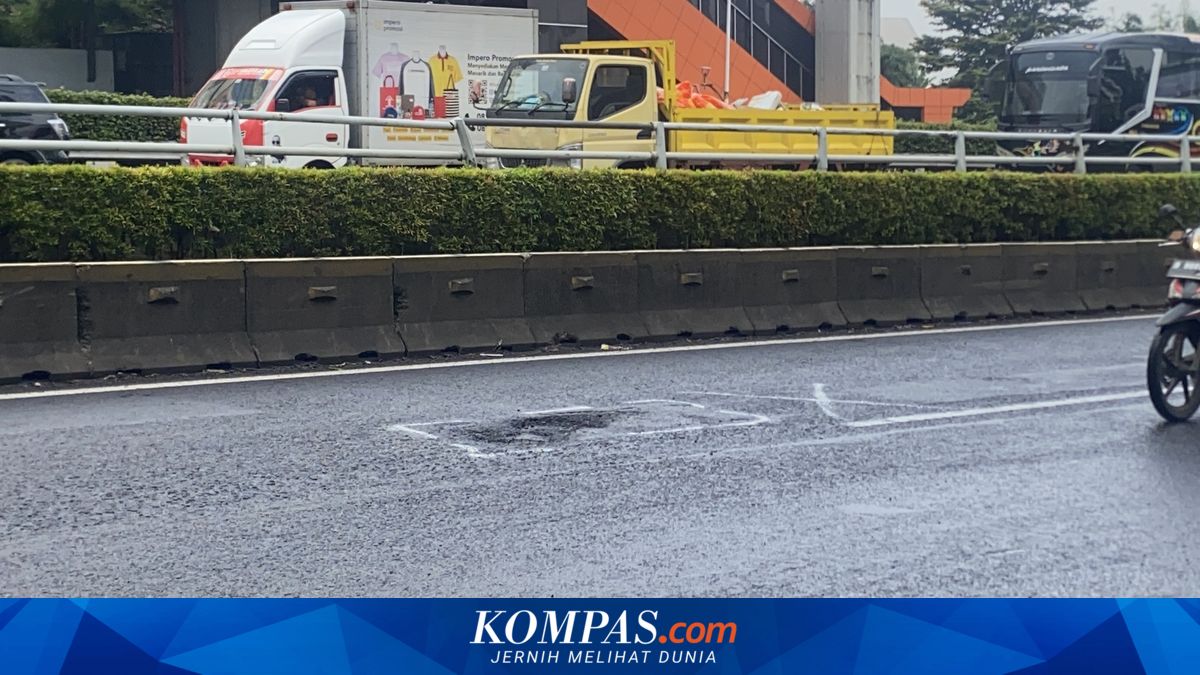 Jakarta Residents Complain of Potholed Roads: Vehicles Easily Damaged, High Accident Risk