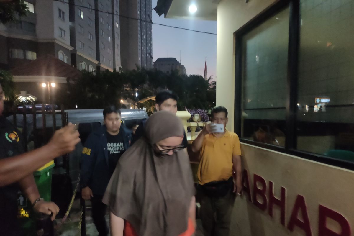 Woman in Online Loan Debt Steals 300 Million Rupiah from Close Friend