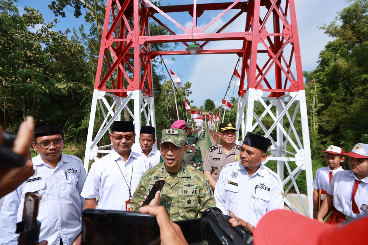 Banyuwangi Military Commander Inaugurates Garuda Pioneer Bridge Between Villages