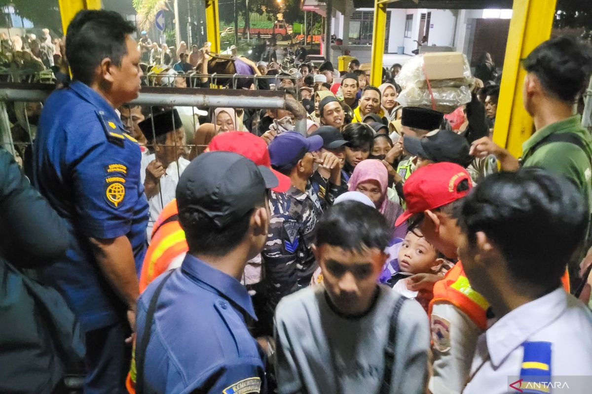 Mudik traffic surges 60 per cent on H-11 Eid in Situbondo