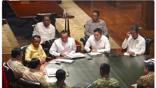Prabowo Meets with Purbaya and Bahlil at Hambalang to Discuss Strategic Matters