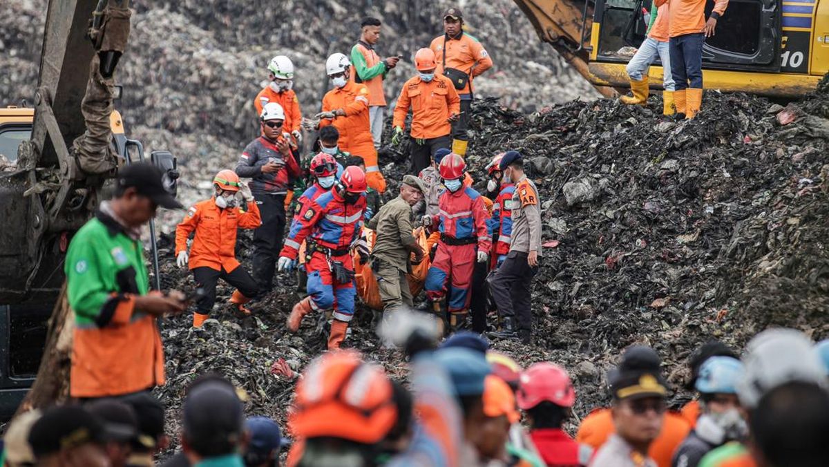 Seven Victims of Bantargebang Waste Mound Landslide Found; SAR Operation Closed