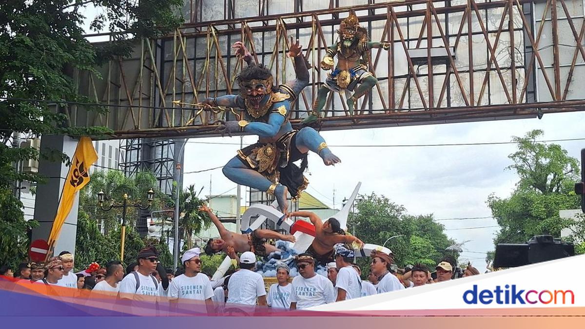 Mataram City Government Deploys 325 Sanitation Officers to Address Waste from Ogoh-Ogoh Parade Through Eid al-Fitr