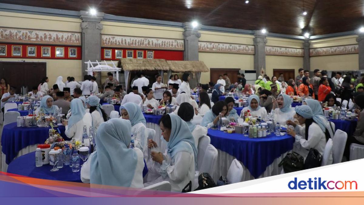 Bali Regional Police Chief Breaks Fast with Online Motorcycle Taxi Drivers and Orphaned Children