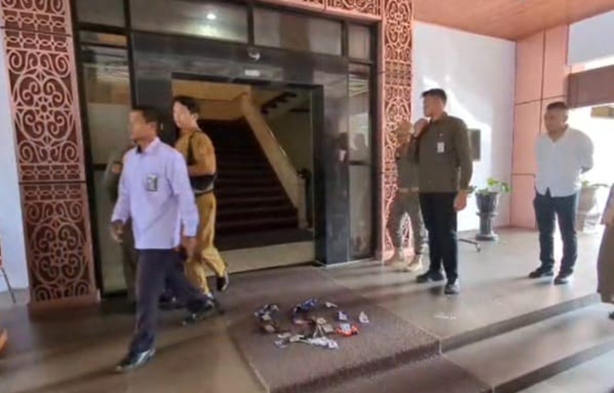 Handover of Acting Regent Appointment by Central Java Governor Marred by Disruption