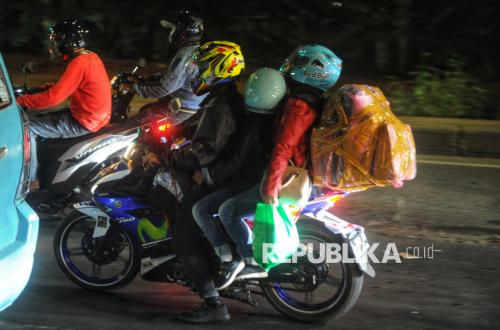Motorcyclists Urged Not to Turn Vehicles into 'Moving Warehouses' During Mudik Travel