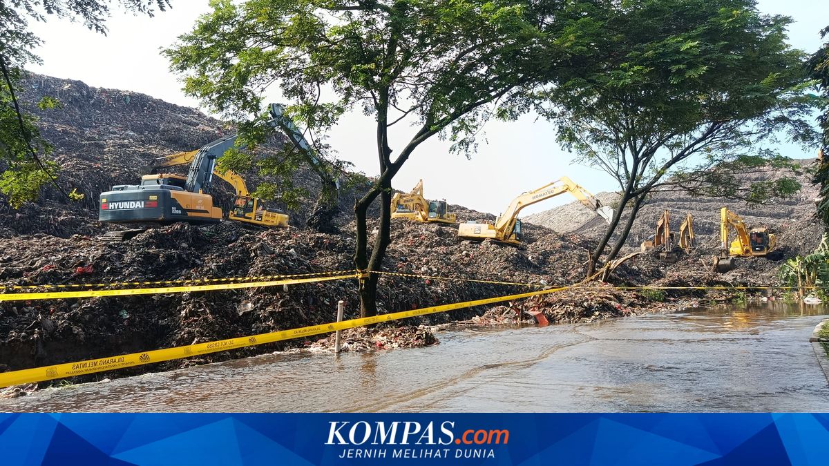 Family's Anguish as Truck Driver Goes Missing Buried Under Garbage Landslide at Bantargebang