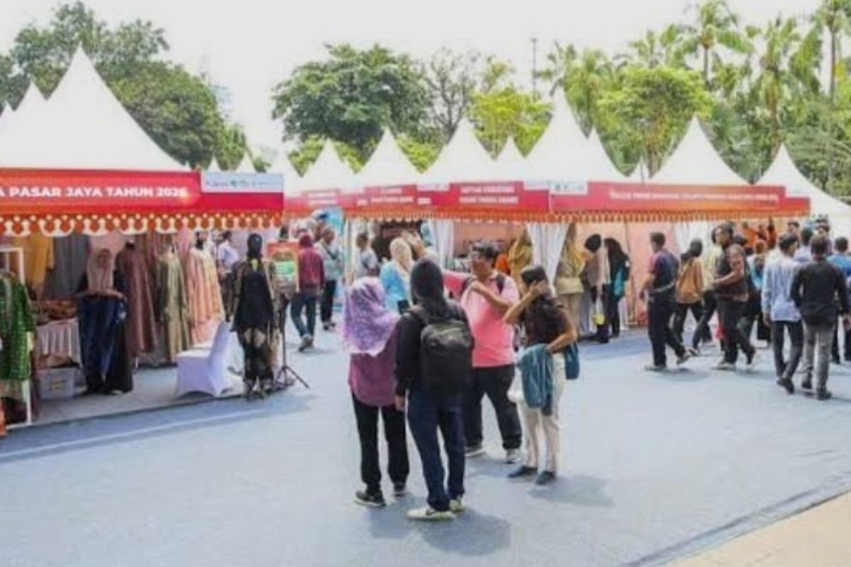 Jakarta State-Owned Food Enterprises Offer Affordable Staples at Ramadhan Bazaar