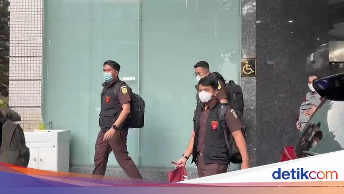 Attorney General's Office Seizes Electronic Evidence Following Search of Ombudsman Commissioner Yeka Hendra