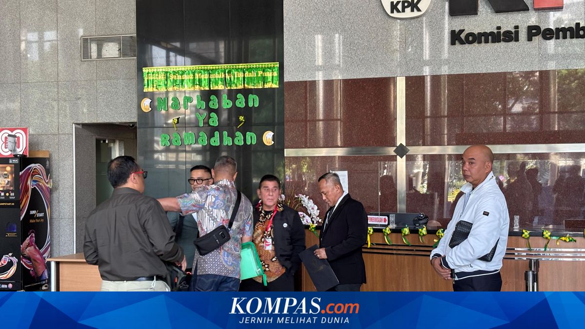 KPK Interrogates Pancasila Youth Chairman Japto Soerjosoemarno as Witness in Coal Graft Case