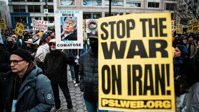 Global Citizens Unite: Anti-War Demonstrations Resound from Jakarta to New York
