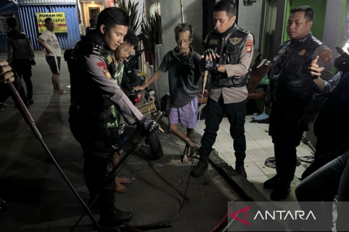 Police Arrest Four Youth with Sharp Weapons to Prevent Gang Violence in East Jakarta