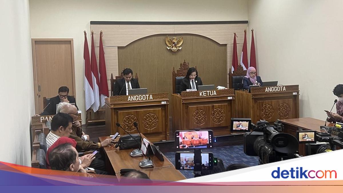 Central Information Commission Partially Grants Lawsuit Regarding Jokowi's Study Records at UGM