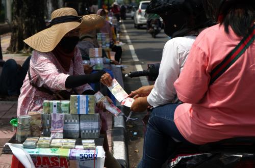 The Practice of Currency Denomination Exchange Before Eid al-Fitr: Permissible or Not?