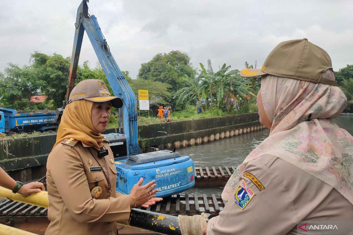 West Jakarta Mayor Confirms Flooding Has Completely Subsided