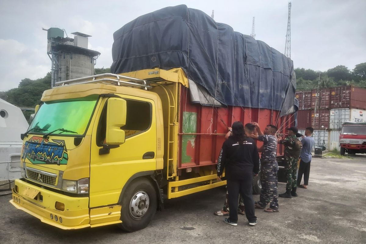 Indonesian Navy Thwarts Illegal Cigarette Smuggling in West Nusa Tenggara