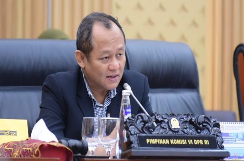 Oil Price Breaches 100 US Dollars, Golkar Criticises Finance Minister for Inaction