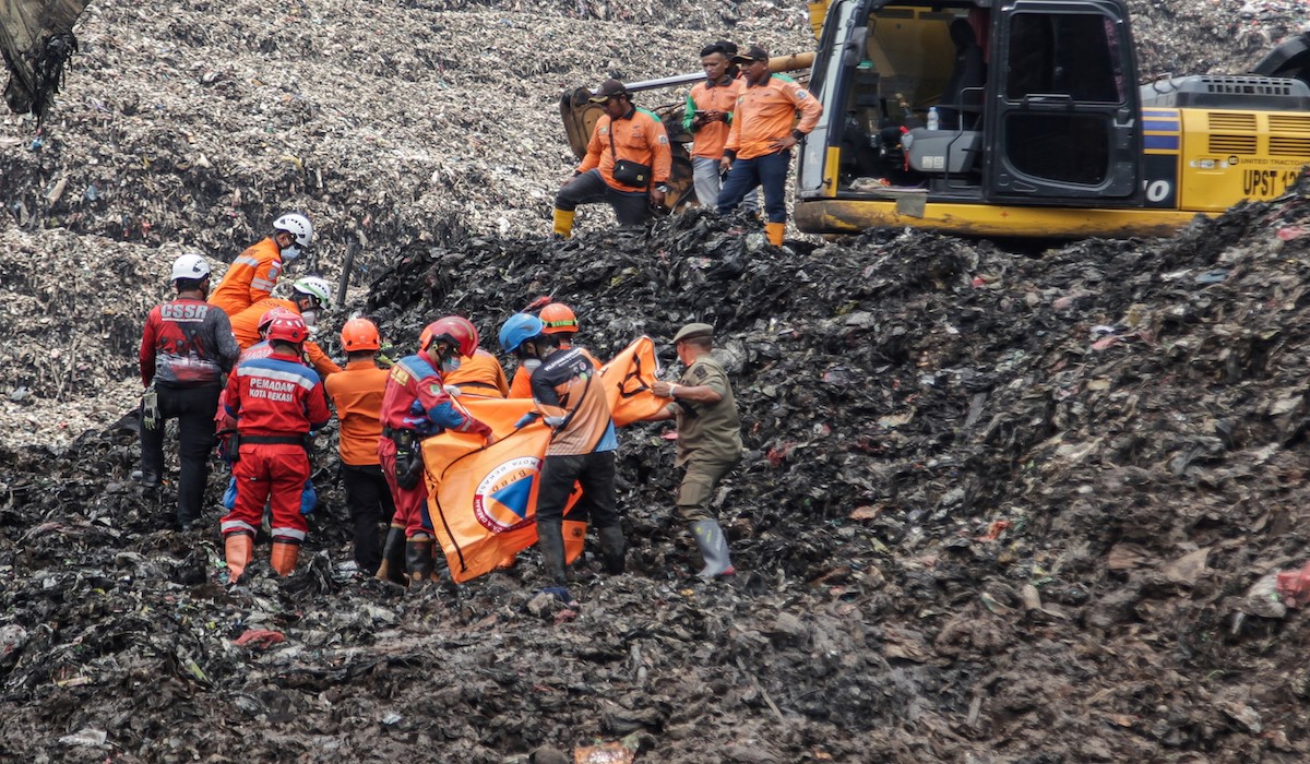 All 13 Victims of Bantargebang Landfill Collapse Located, Seven Confirmed Dead