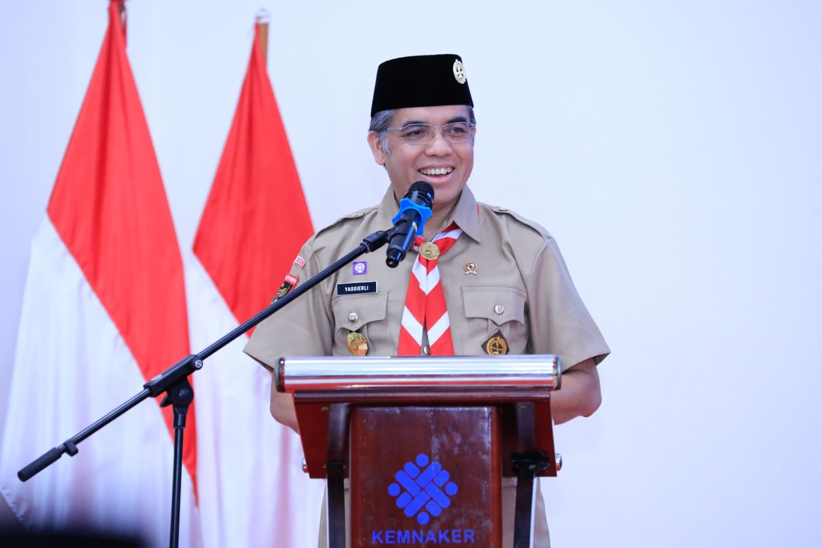 Minister urges youth to strengthen skills through "triple readiness"