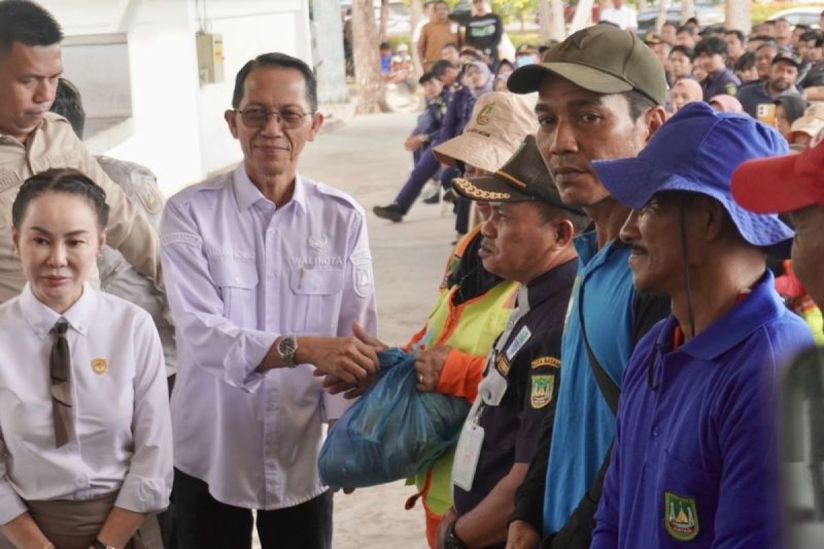 Baznas Batam Distributes Aid to 1,870 Beneficiaries and 300 Persons with Disabilities