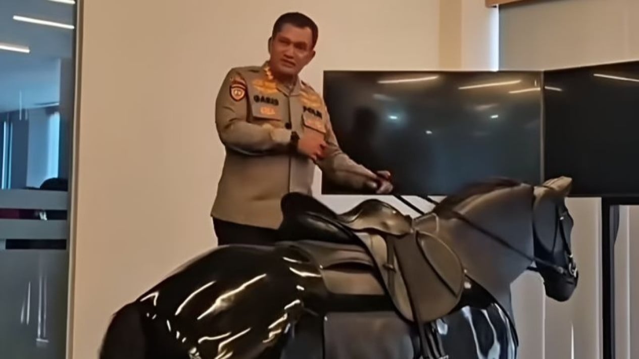 Indonesian National Police Acquires Horse Riding Simulator Facility for Personnel Training