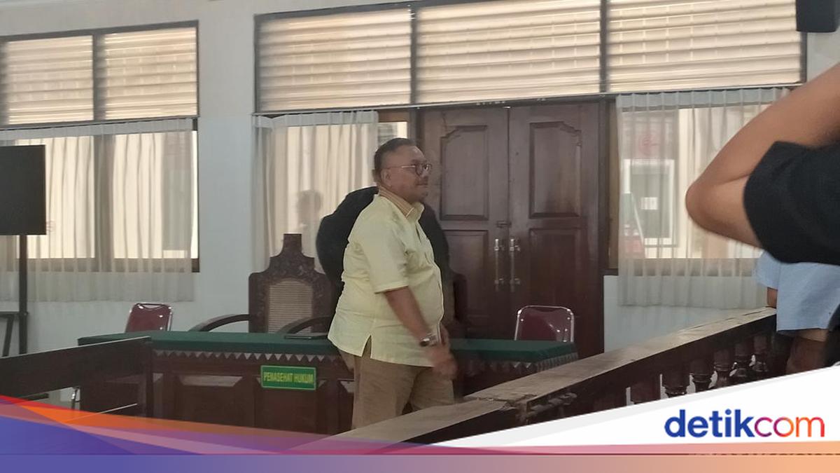 Lawyer Togar Situmorang Faces 2.5-Year Prison Sentence for Defrauding Client of IDR 1.81 Billion