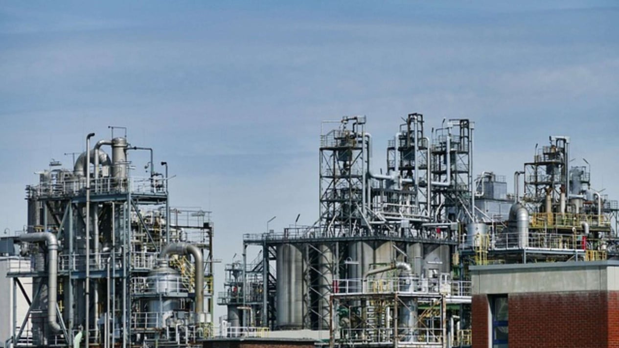 Global Oil Prices Plummet After Trump Claims Iran Conflict Nearly Resolved