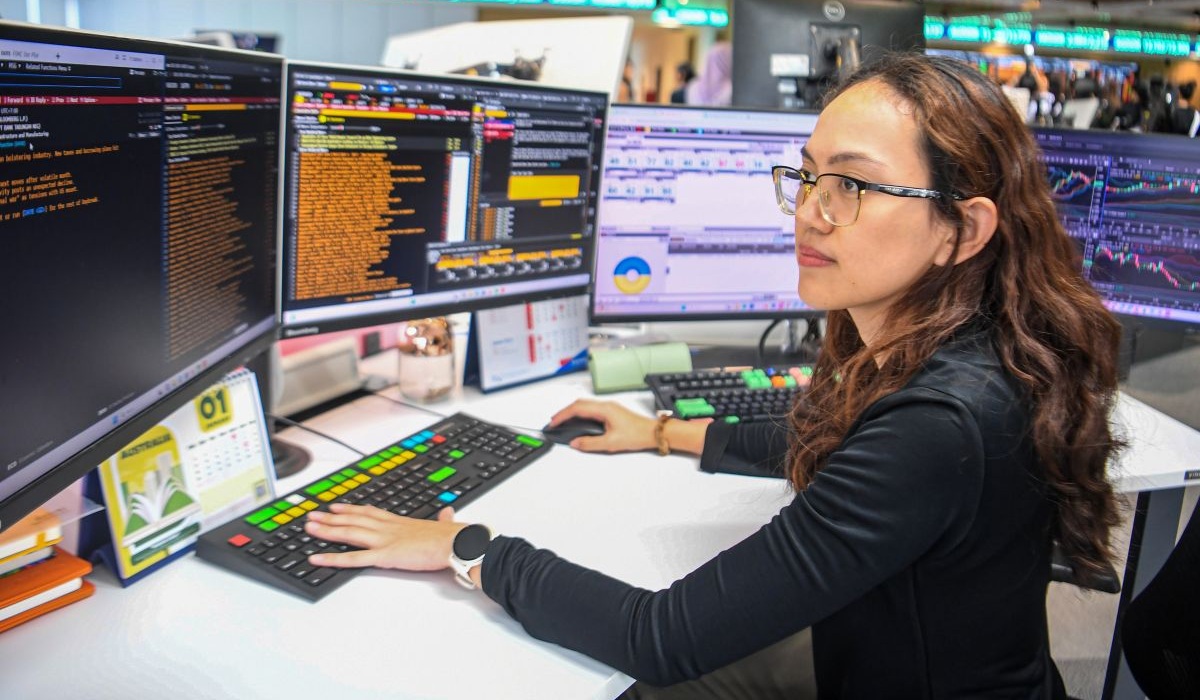 Indonesian Stock Exchange Closes Strong Today, Influenced by Plummeting Global Oil Prices