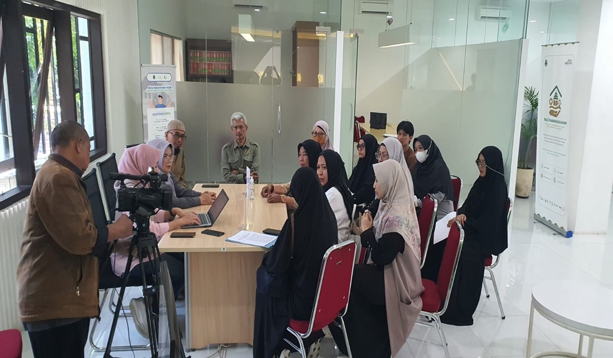 West Java Governor Revokes SMK IDN Bogor Licence, Parents Storm State Building