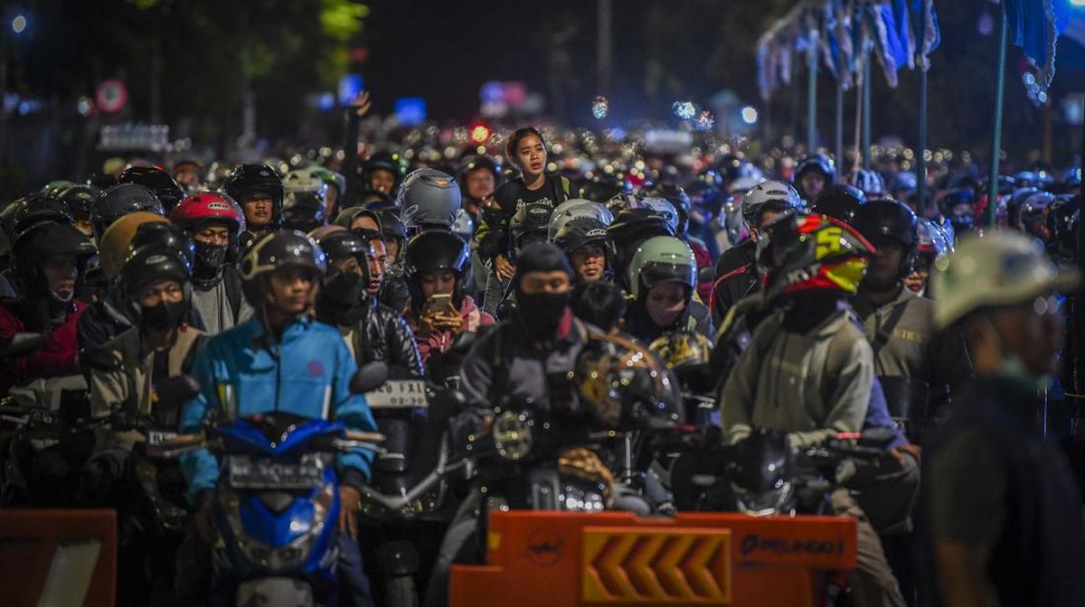 64 Street Lights Damaged: Travellers Heading to Ciwandan Port Face Darkness