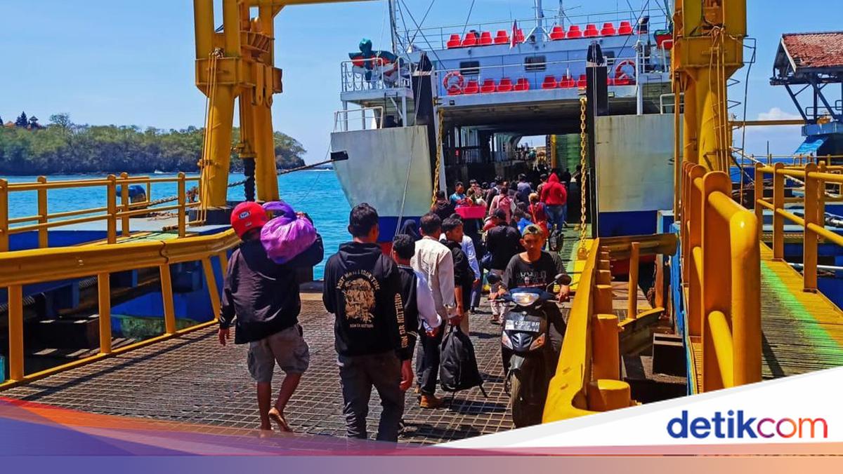 Twenty Vessels Ready to Transport Mudik Passengers from Padangbai Port to Lembar