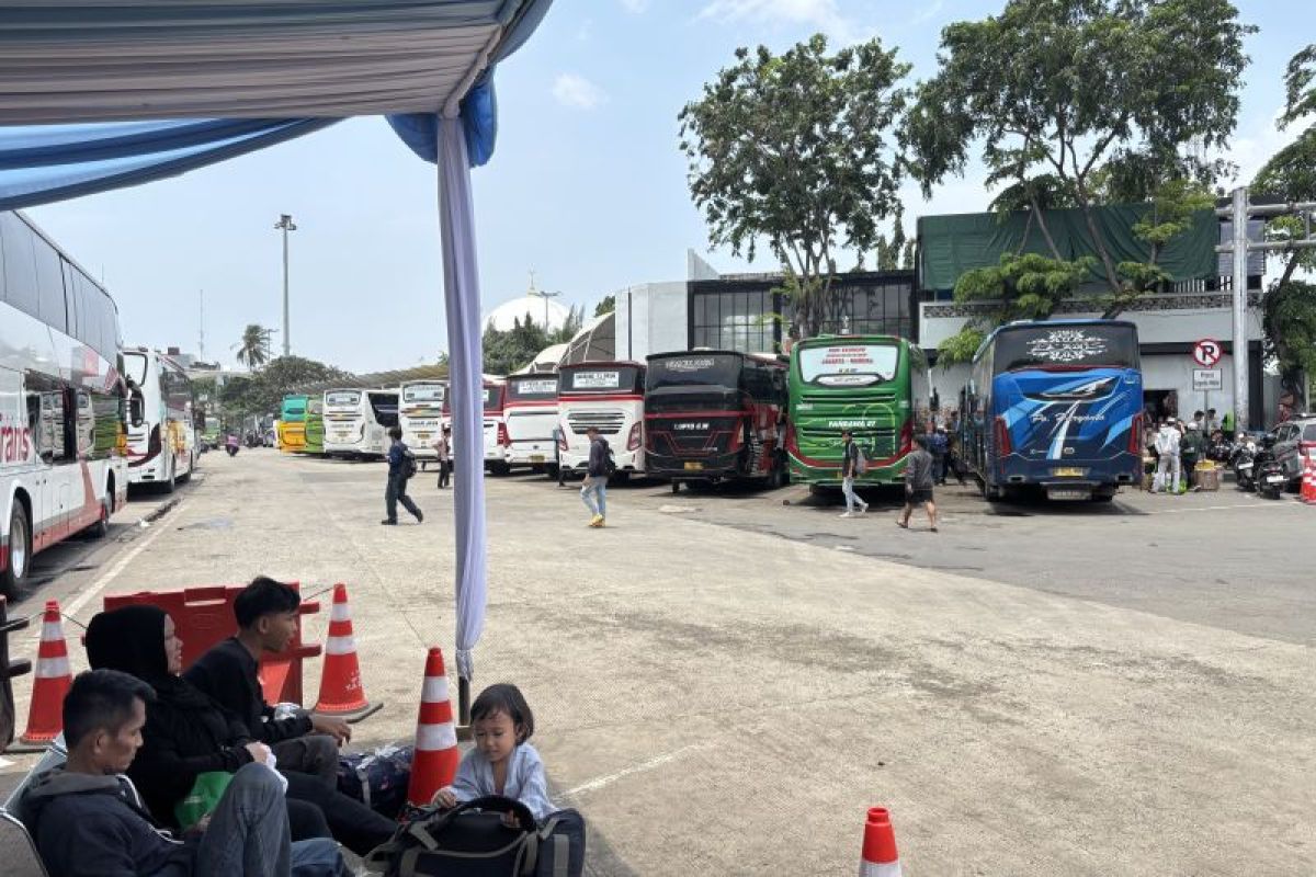UP-PKB Cilincing conducts safety inspections on inter-city buses at Tanjung Priok Terminal ahead of Lebaran 2026 exodus