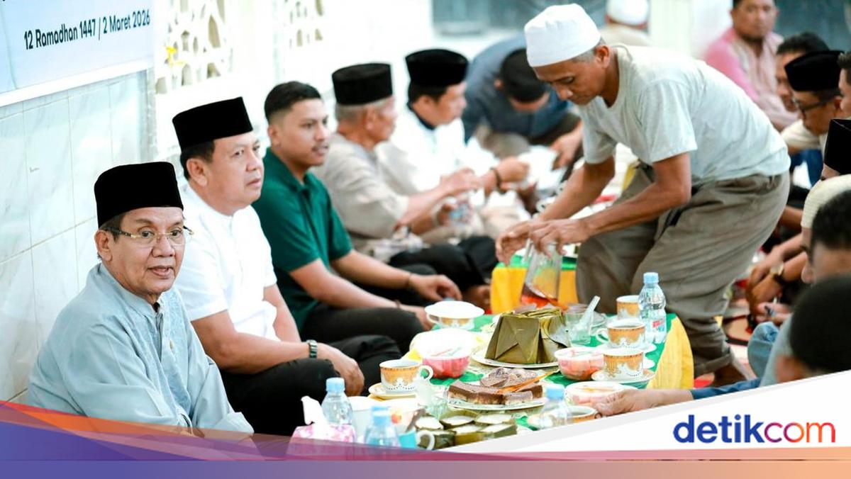 Gerindra Legislator Distributes 3,000 Fasting Meals to Commuters in Palu City