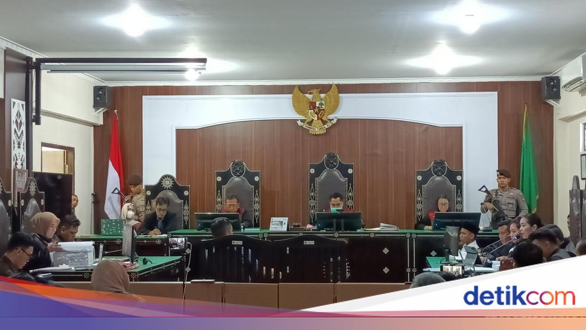 Mother of Murdered Unram Student Releases Emotion During Testimony