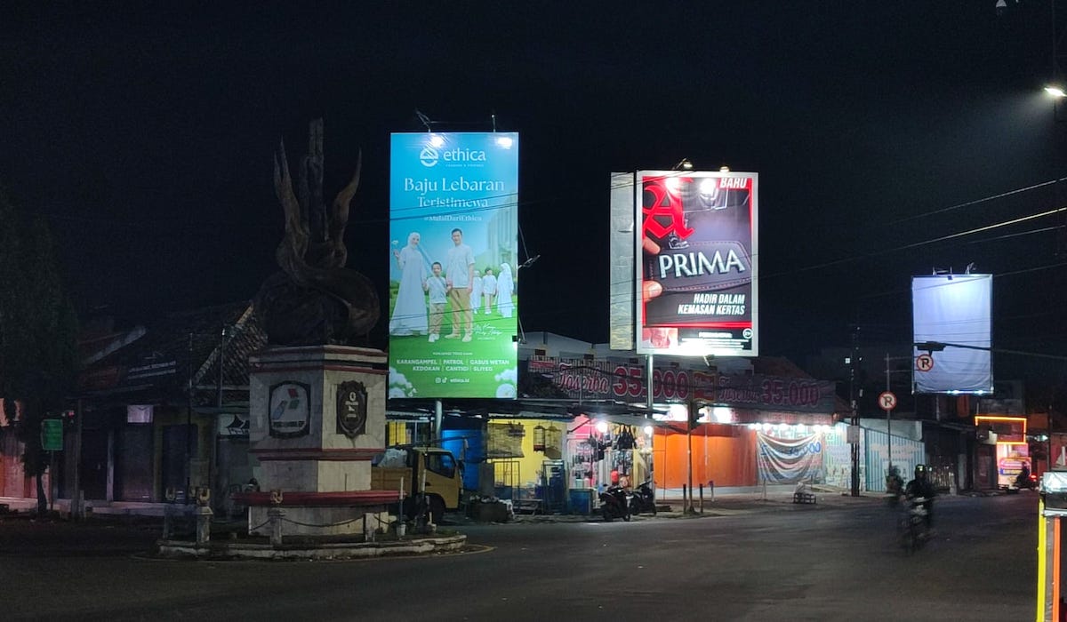 Islamic Fashion Billboards Line Major Streets During Ramadan