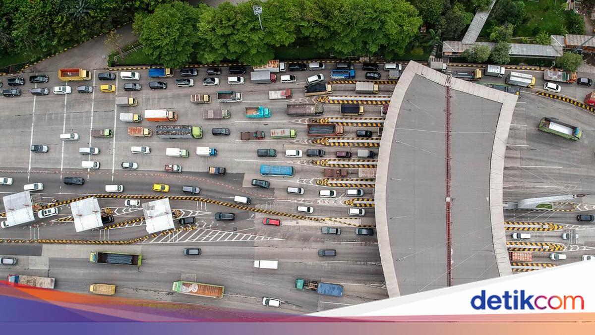 Police Prepare Delay System at KM 68 Rest Area on Merak Toll Road During Lebaran Exodus