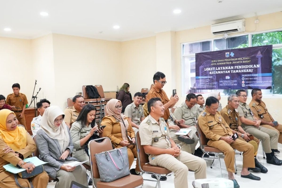 West Jakarta strengthens public information transparency through PPID mentoring