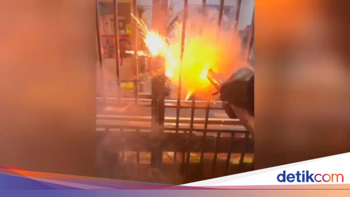 Oil and Firecrackers Thrown at Drug Store in Pasar Rebo