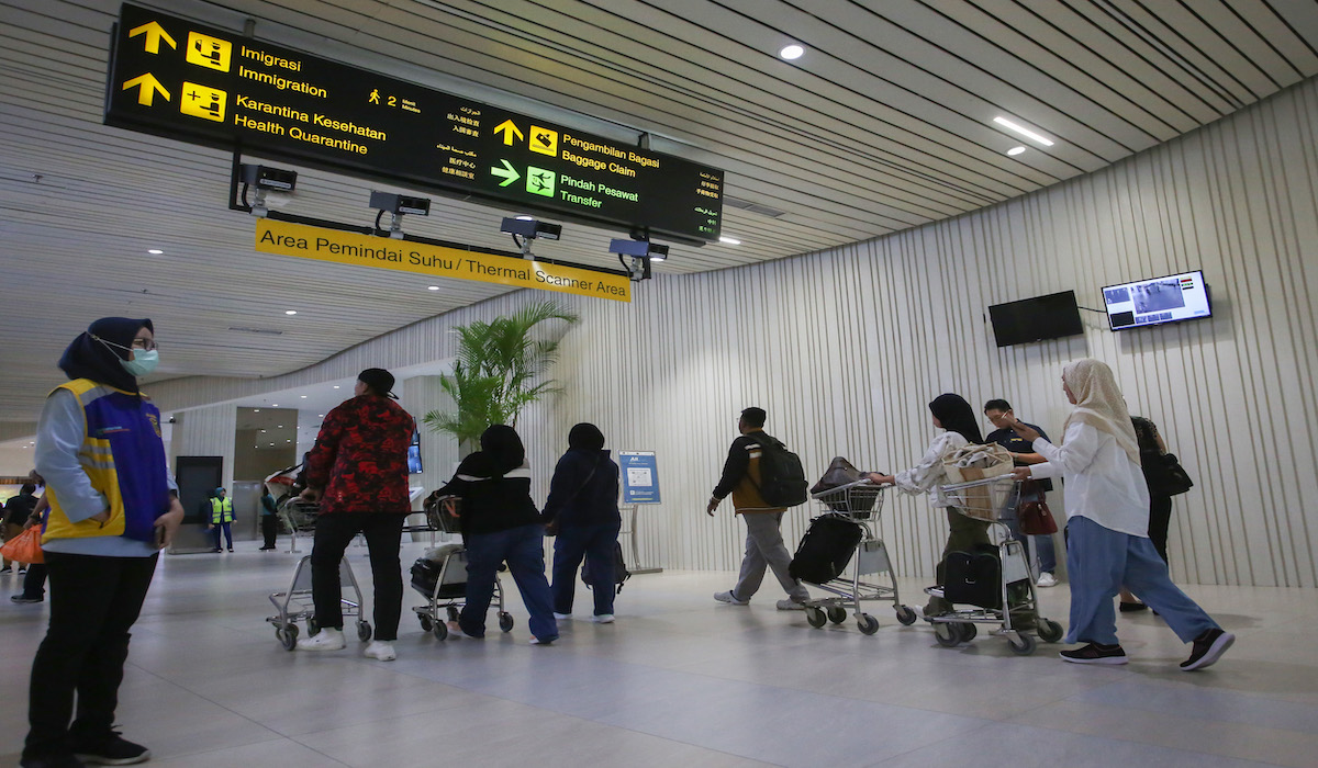 32 Indonesian Citizens Evacuated from Iran; Foreign Minister: Safety of Citizens is Top Priority