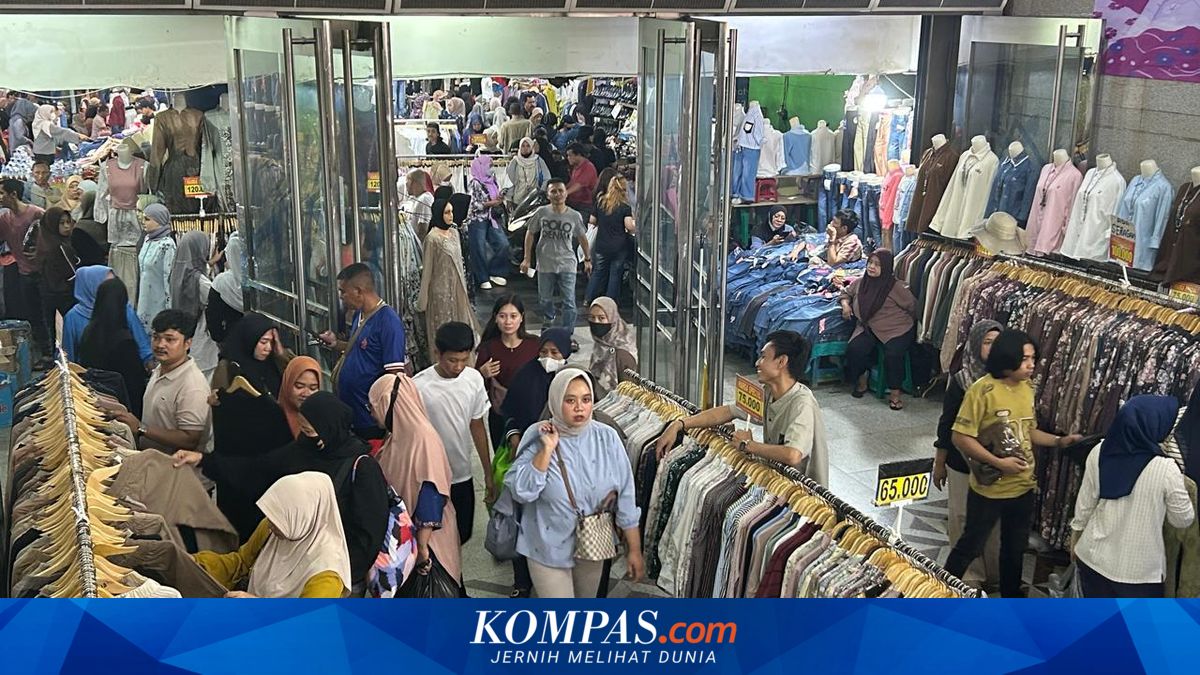 Traditional Eid Clothing Shopping Returns to Enliven Tanah Abang Market