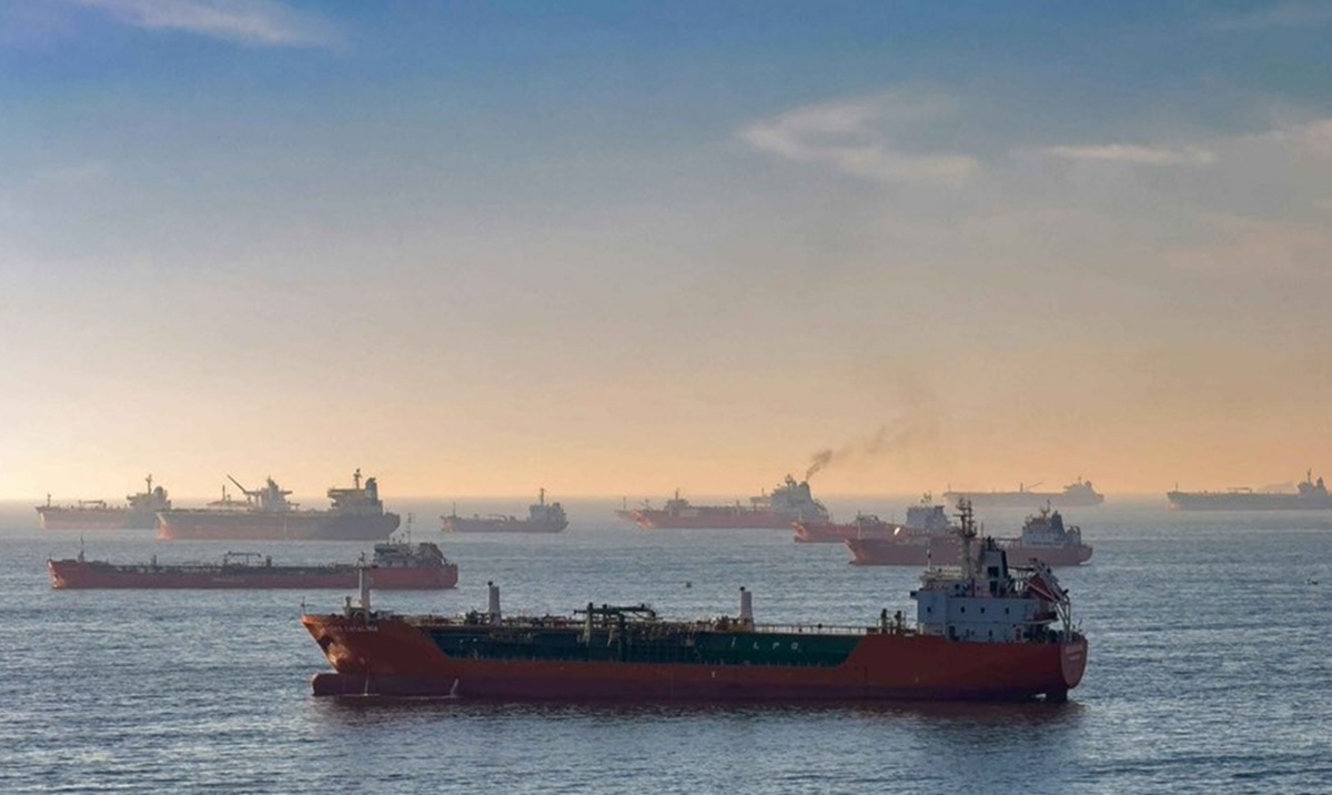 US Denies Escorting Tankers in Strait of Hormuz: Triggered Global Oil Price Fluctuations