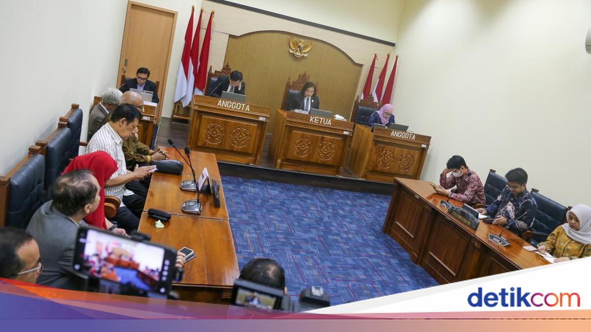 Central Information Commission Rules on Disclosure of Jokowi's UGM Study Records