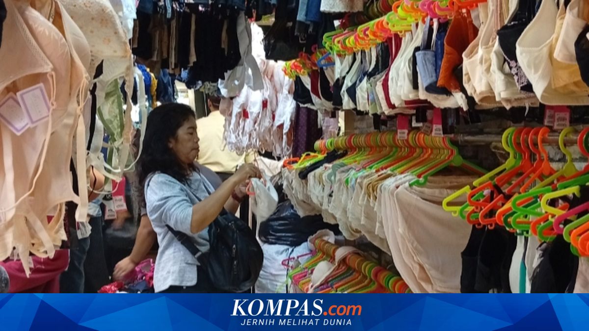 Hunting for Imported Second-hand Bras at Senen Market: A Thrifting Ritual for Housewives That Never Quiets Down