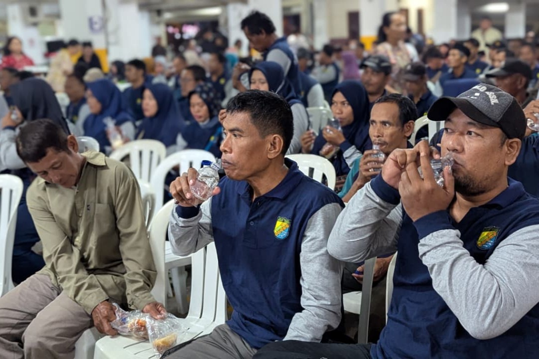 Catholic Church in Pekalongan Invites 300 Sanitation Workers to Break Fast Together