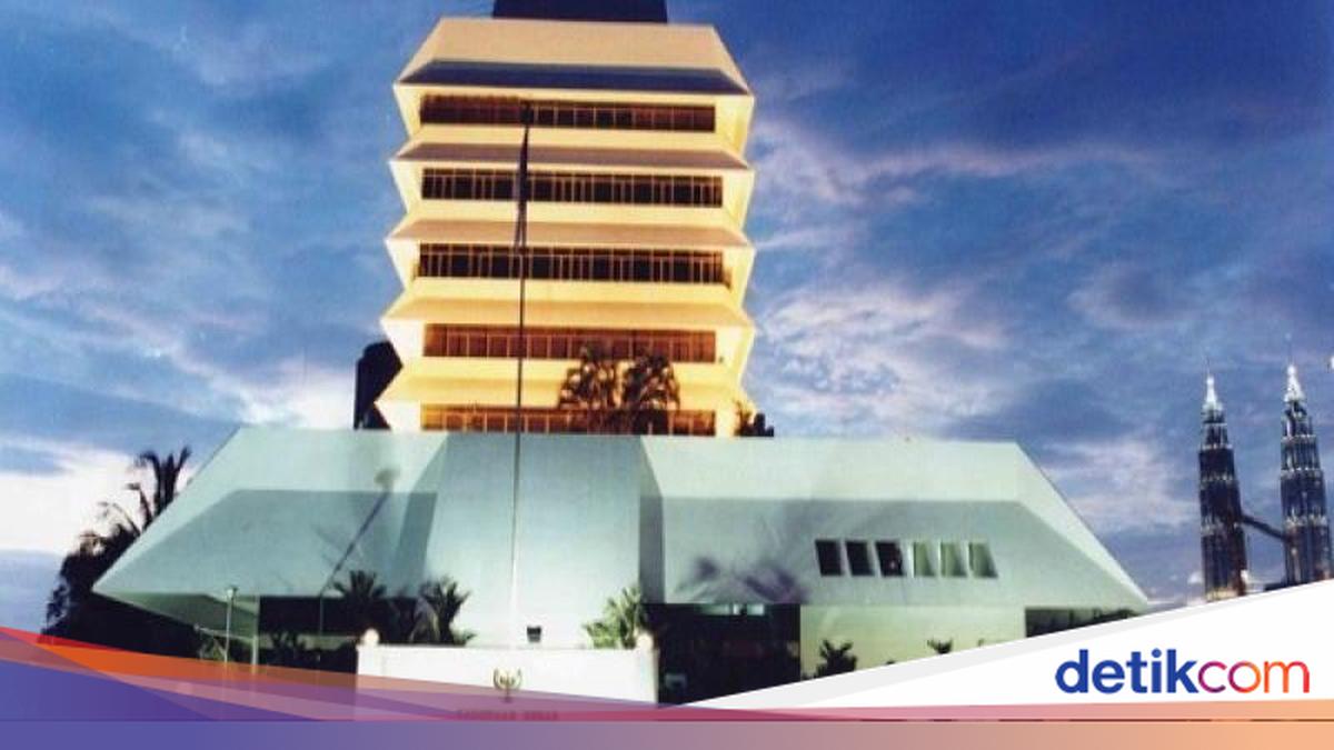 Indonesian National Dies After Jumping into Lake in Malaysia; Embassy Staff Attempted Rescue