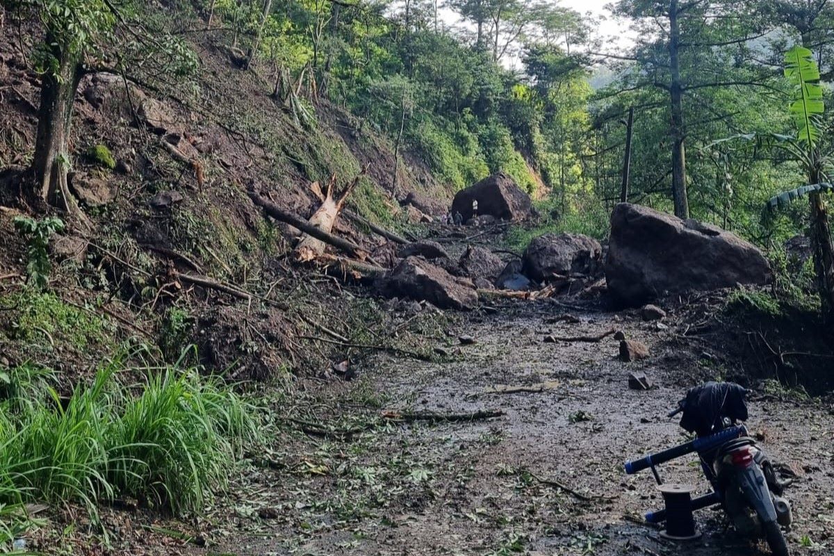 Landslide Closes Road Access to Tempur Village in Jepara